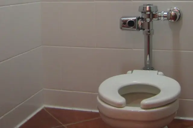 How do you unclog a toilet in 5 minutes?